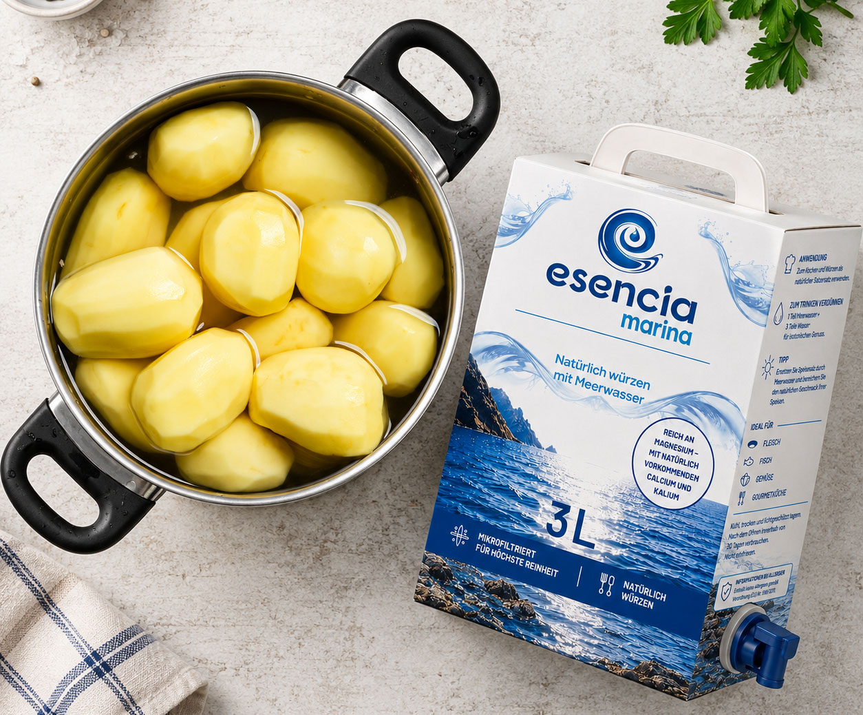 Kartoffeln, die in einem Topf mit Meerwasser gekocht wurden